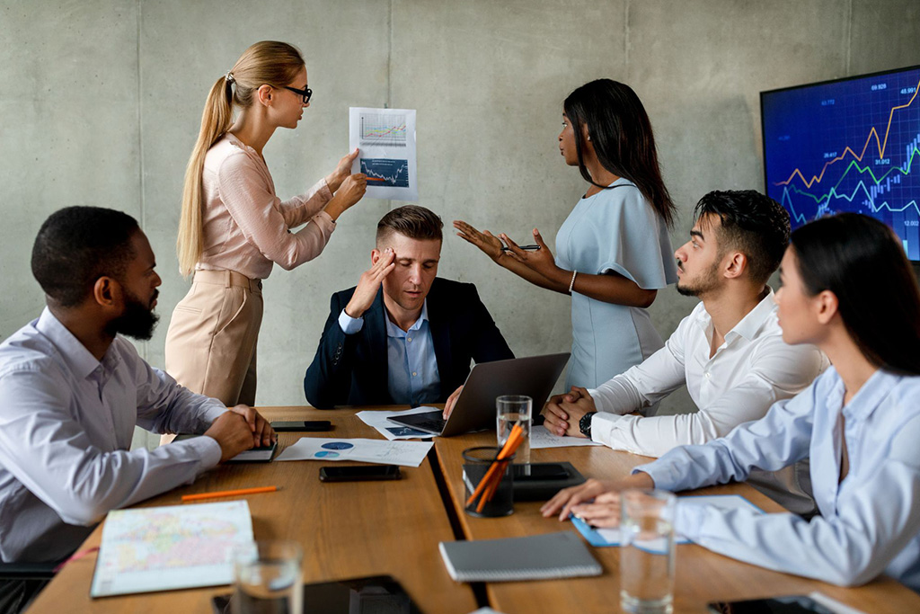 A group of employees having a disagreement in a meeting 