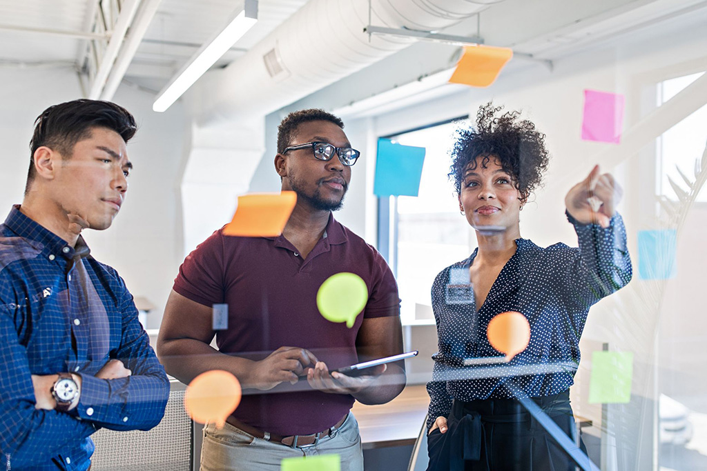 A group of employees collaborating and solving a problem 