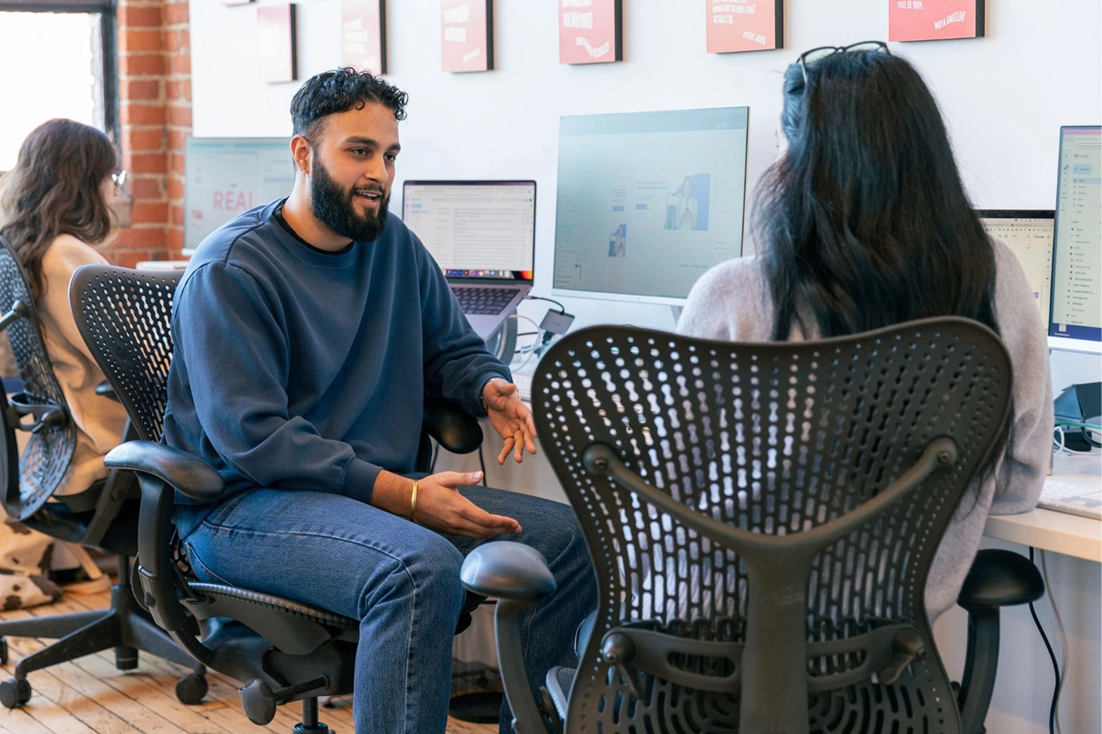 A male employee talking to his female colleague