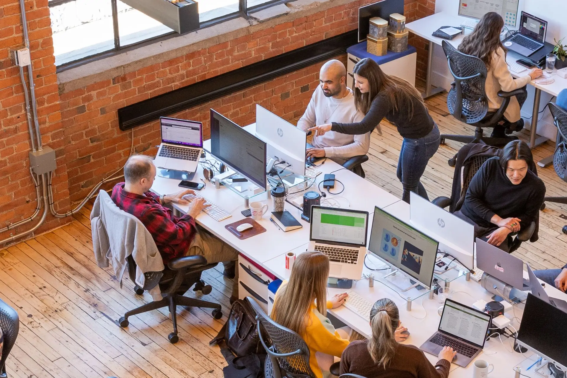 An office full of full-time employees